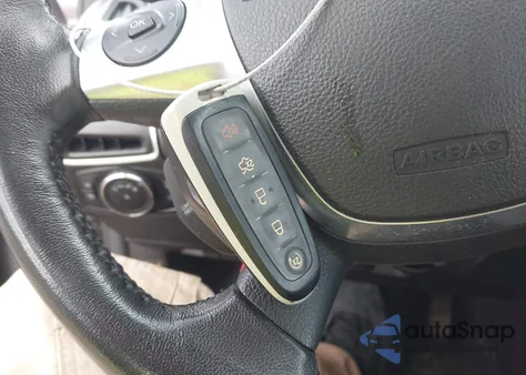 2013 Ford Focus Titanium z USA, uszkodzony, nr VIN 1FADP3N25DL282834